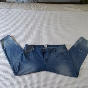 Ava&Viv 24W Light wash distressed jeggings